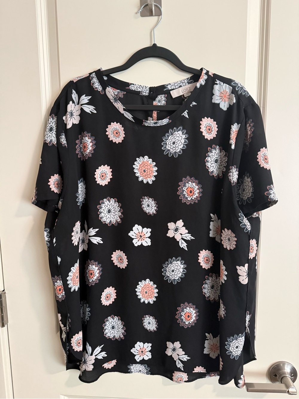 LOFT Black Floral Short-Sleeve Round-Neck Blouse